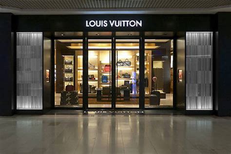 louis vuitton store tel aviv.